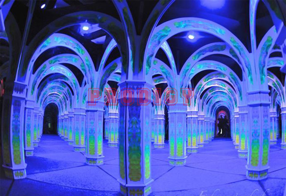 amazing mirror maze